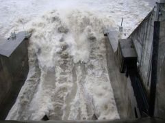 Example of a Hydraulic Jump in a stilling basin. (Image courtesy www.engr.colostate.edu)